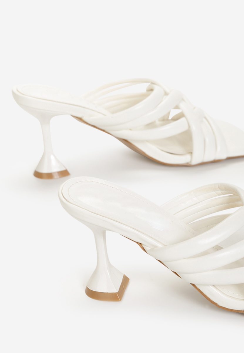 Papuci dama eleganti Fusina albi