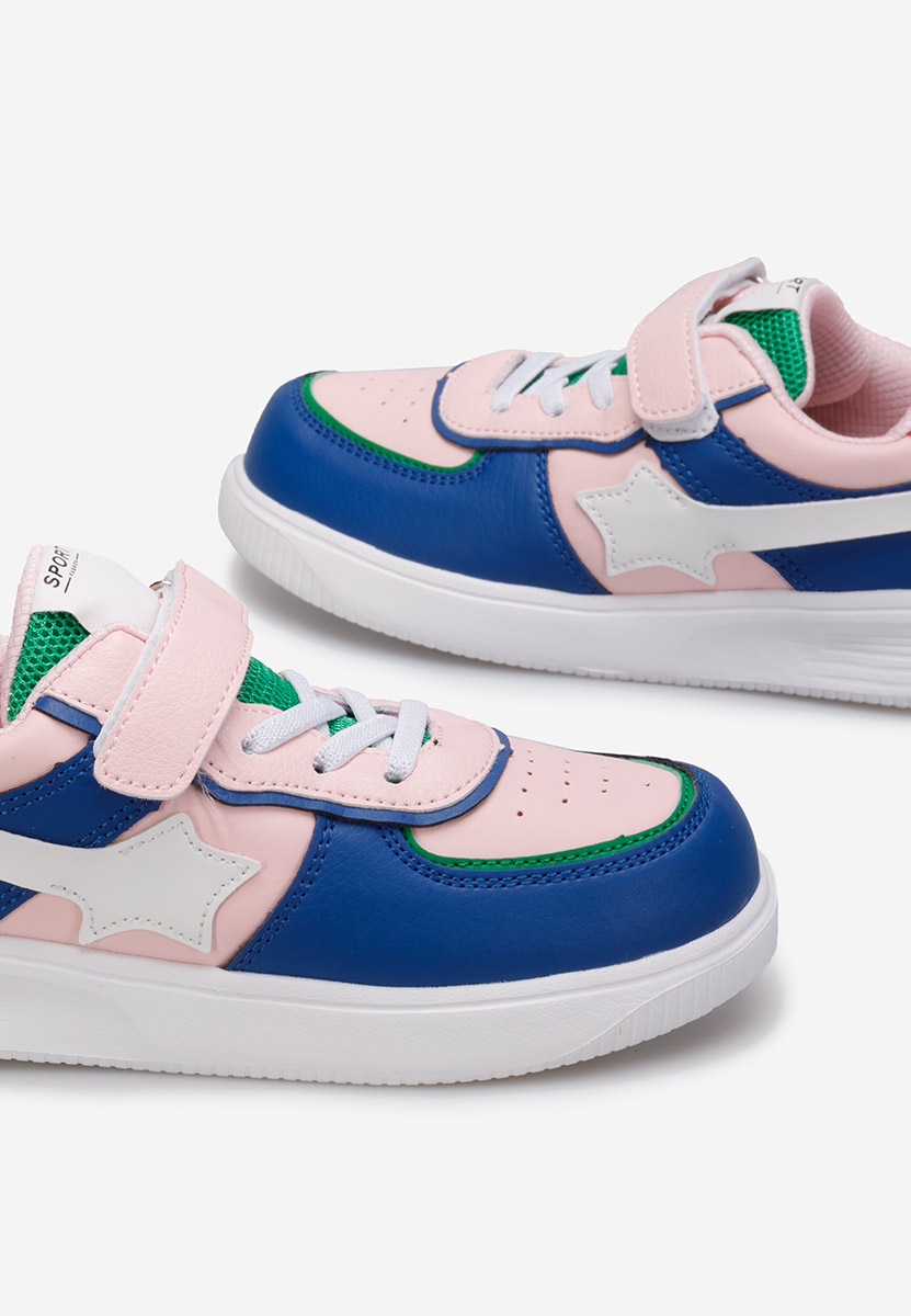 Sneakers fete roz Dewberry