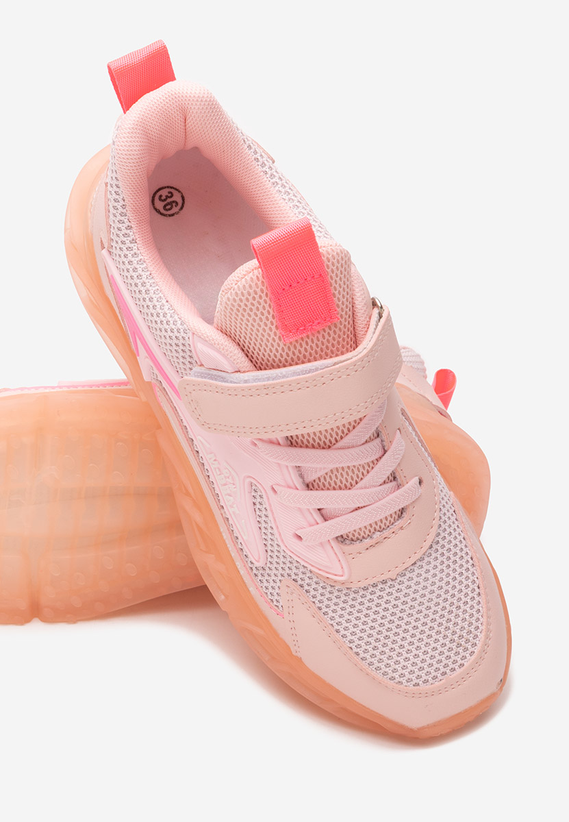 Sneakers fete Twimpy roz