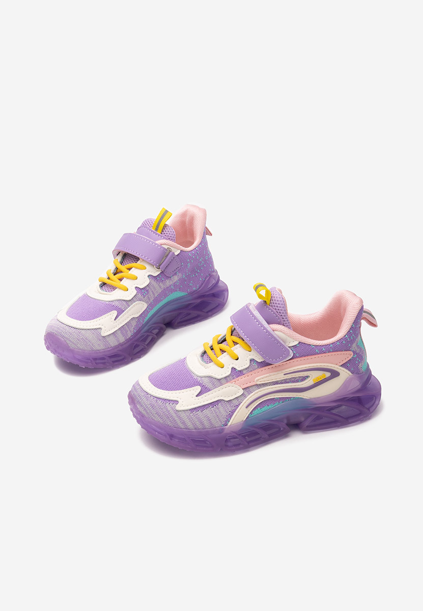 Sneakers fete Smoosh mov