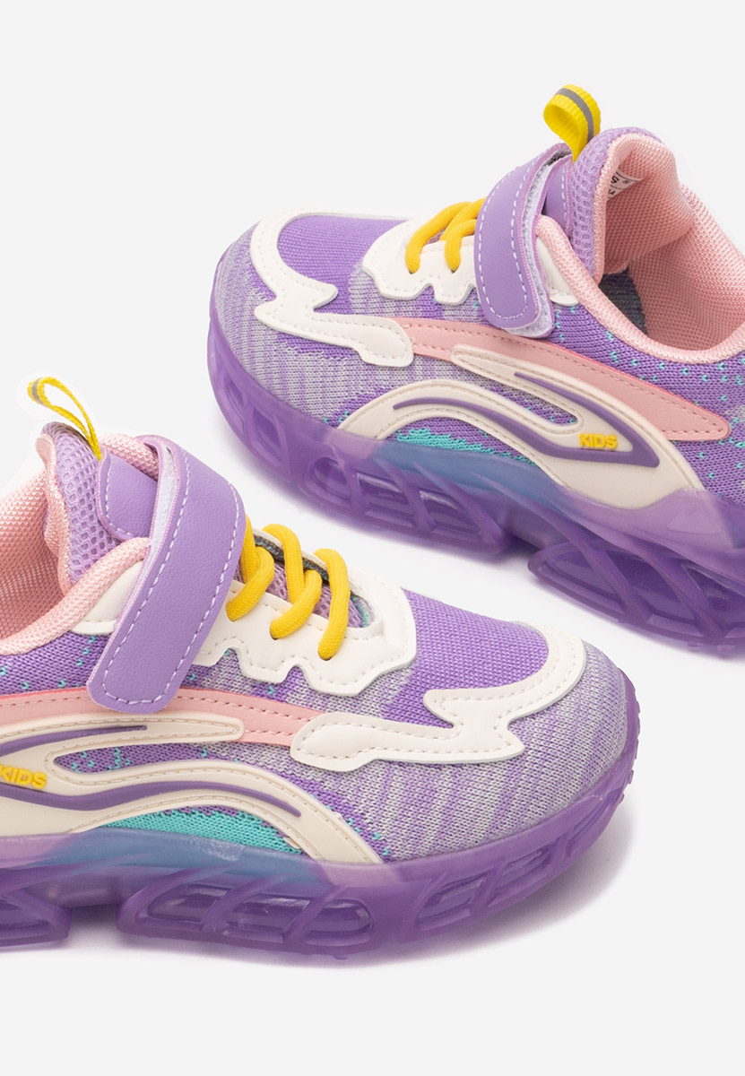 Sneakers fete Smoosh mov