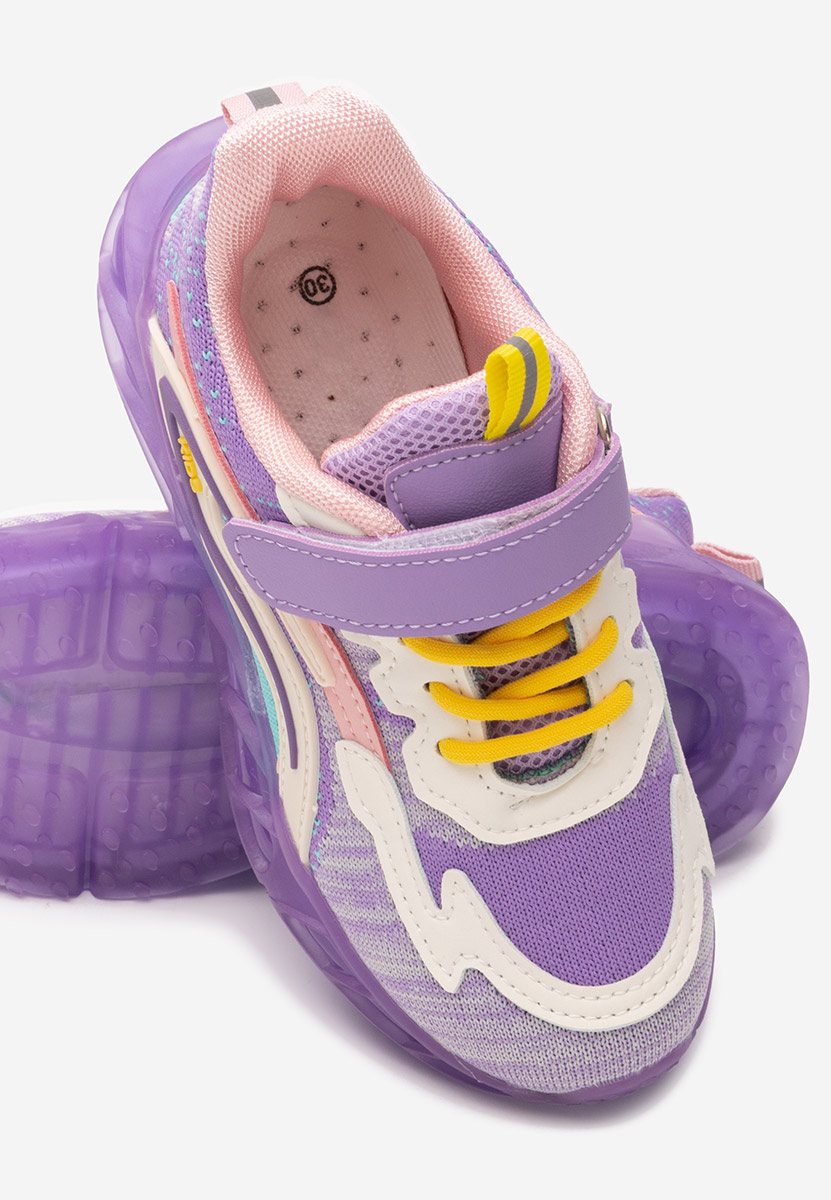 Sneakers fete Smoosh mov