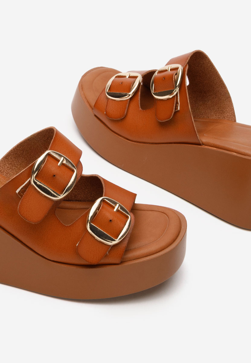 Papuci cu platformă Petricia camel