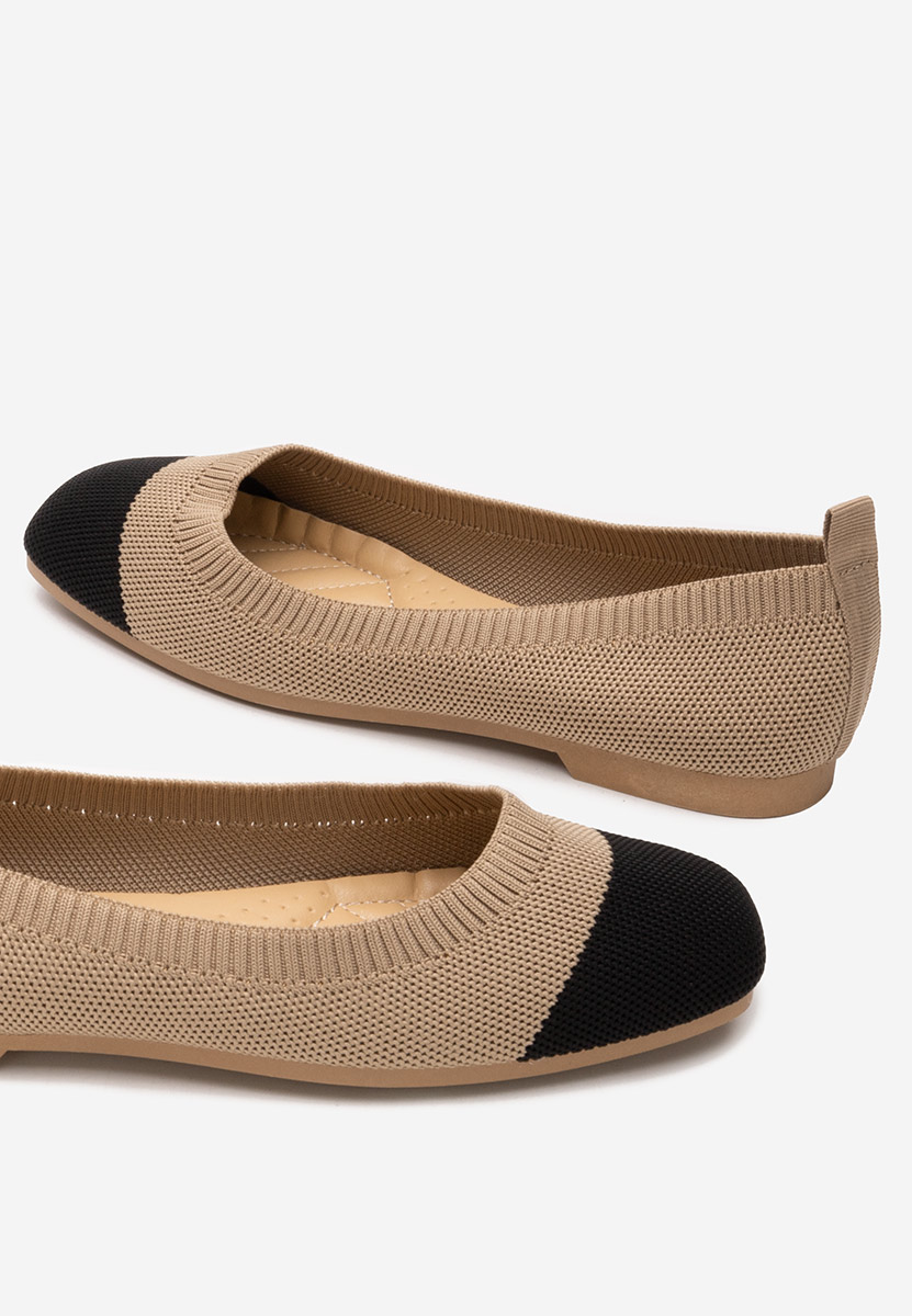 Balerini dama Leslee kaki