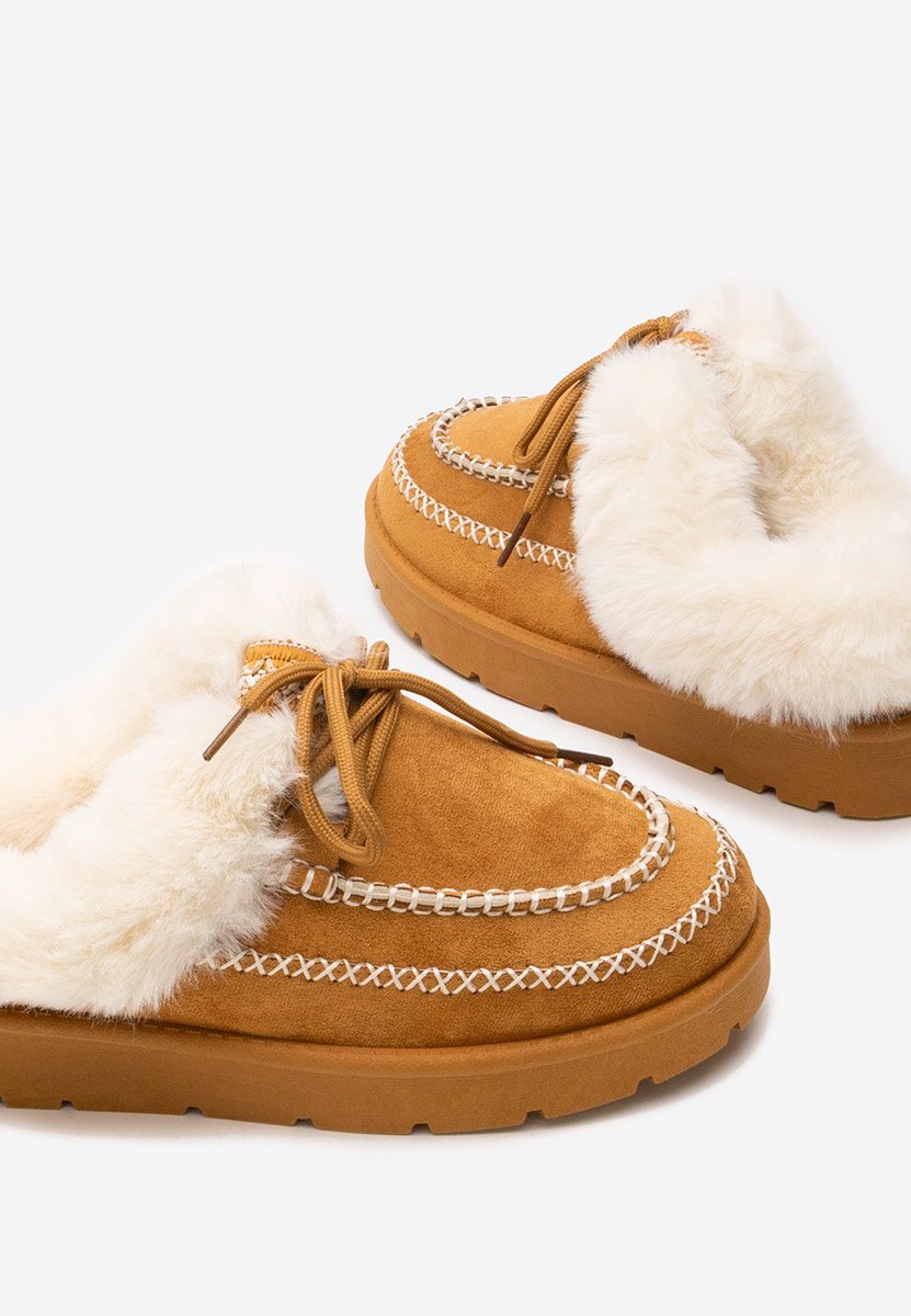 Saboti dama Leainia camel