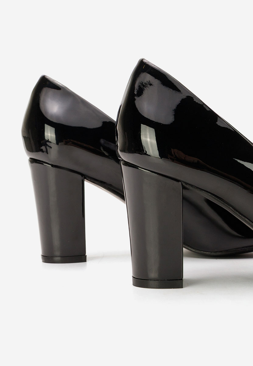 Pantofi cu toc lacuiti Chique V5 negri