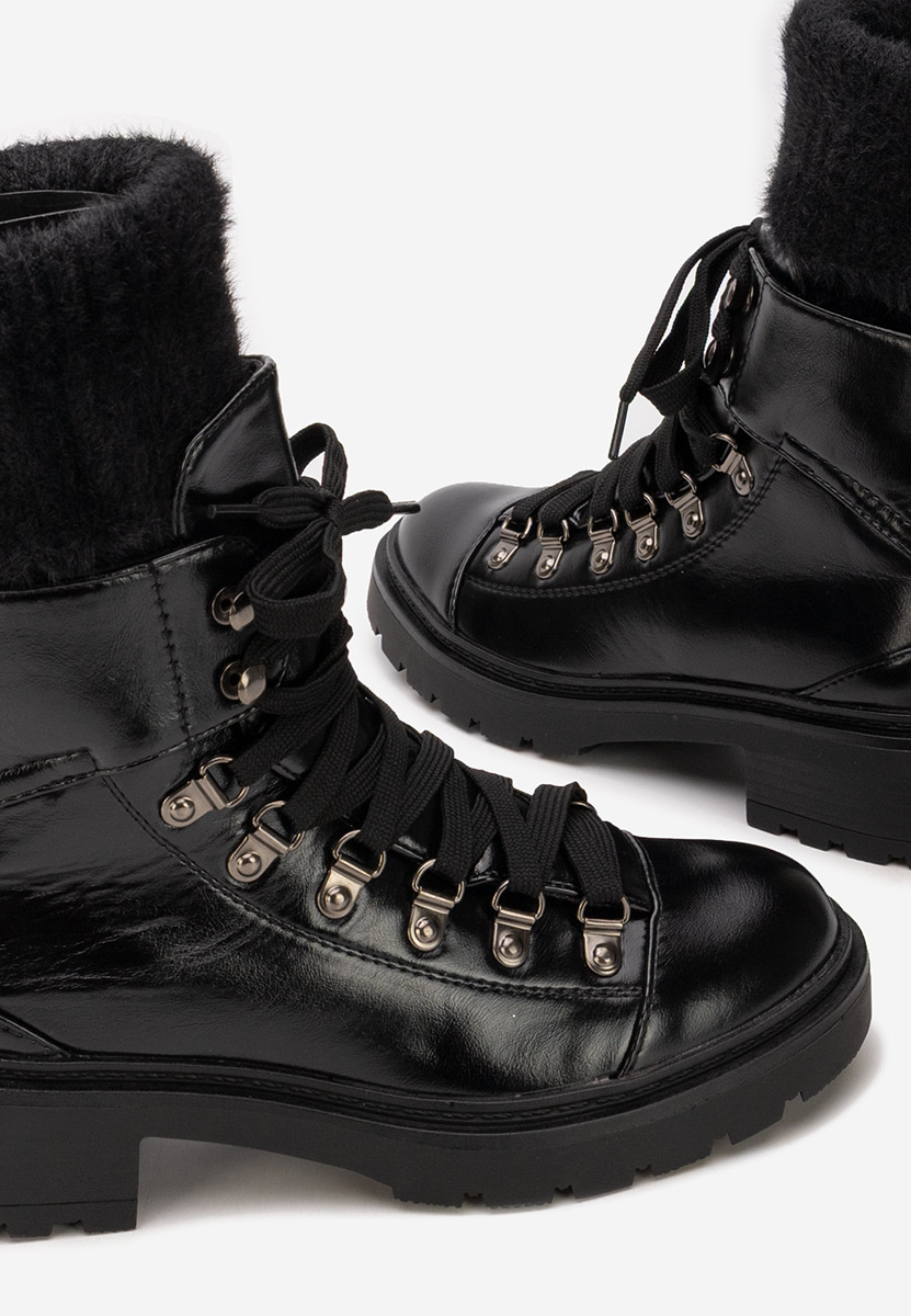 Bocanci dama Simonia negri