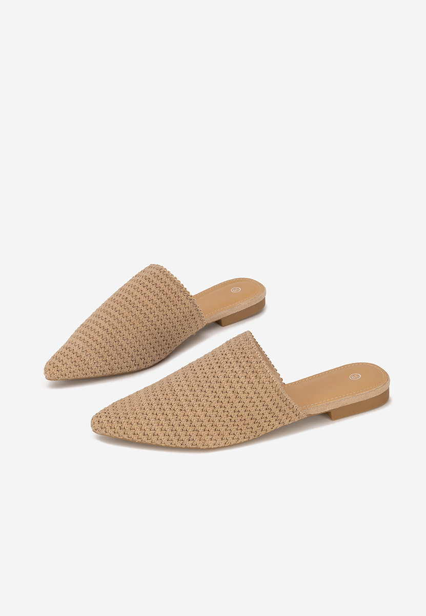 Saboti dama Karlyana kaki