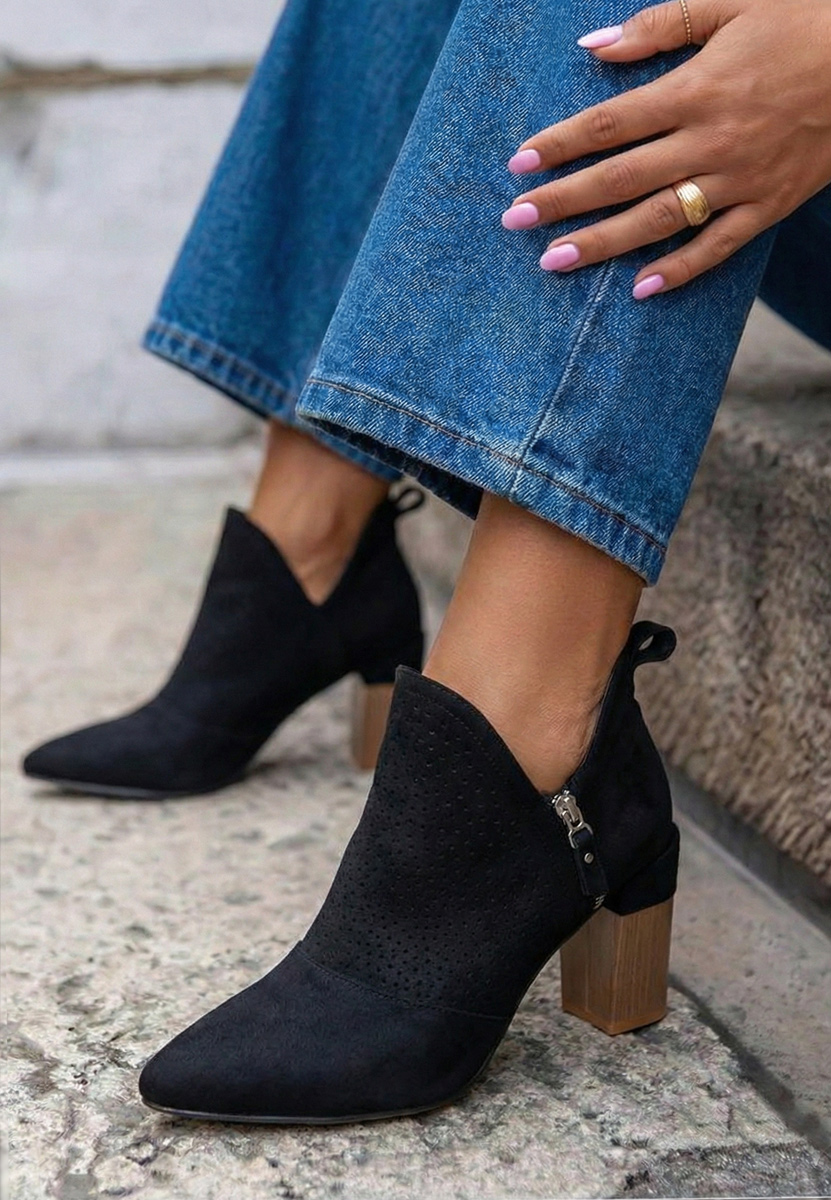 Botine perforate Lopera negre