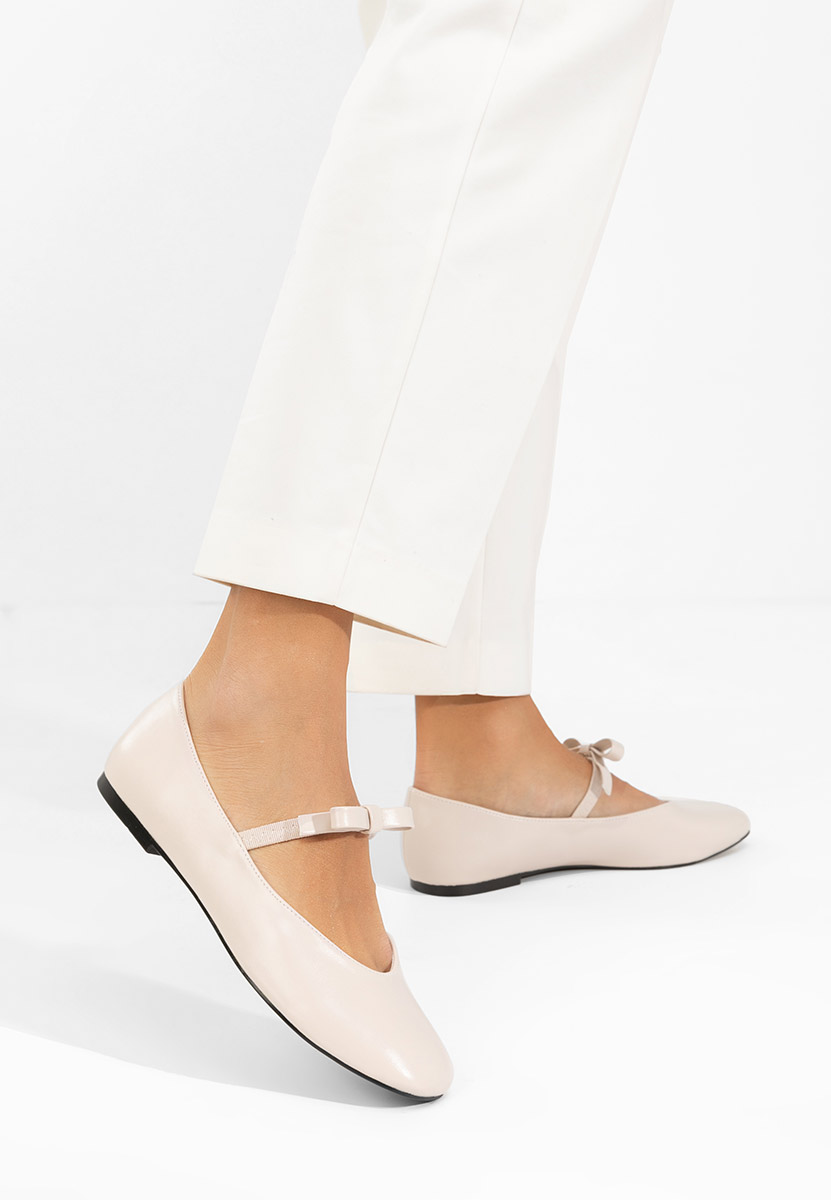 Balerini dama Iviona bej