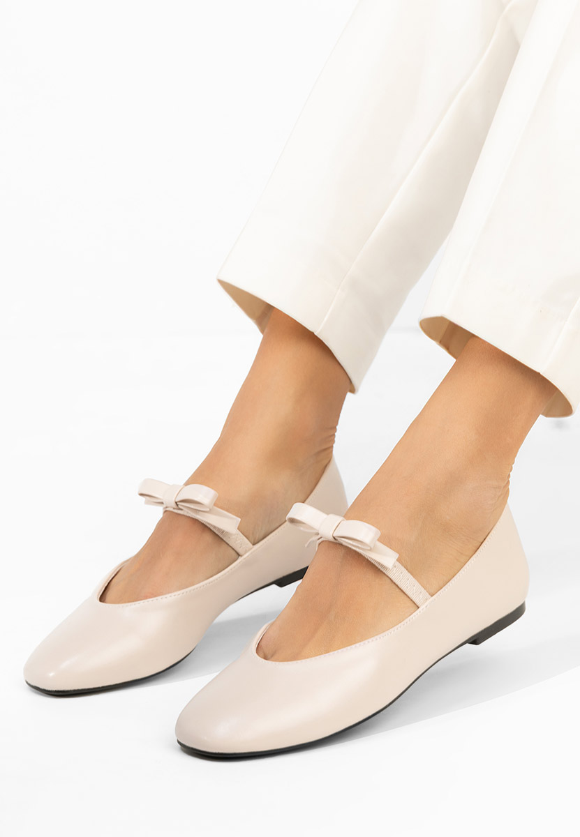 Balerini dama Iviona bej