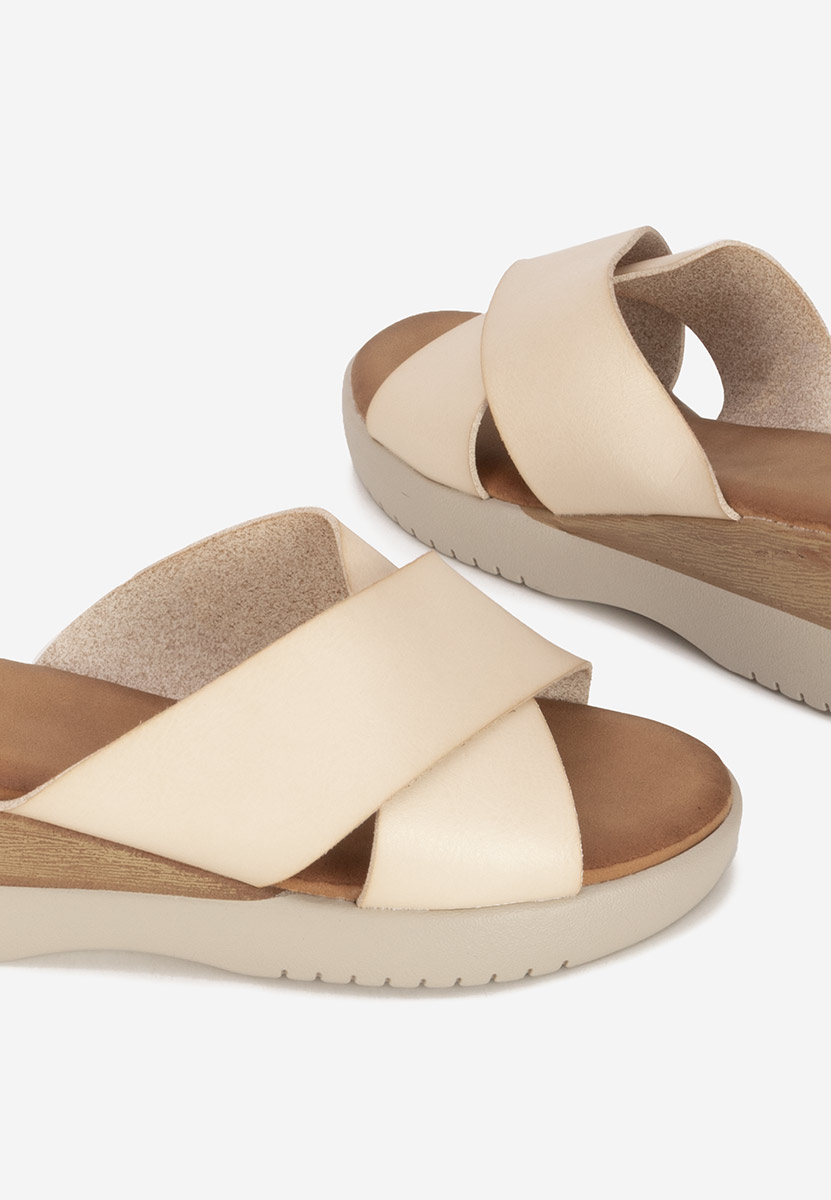 Papuci cu platformă Jadie bej
