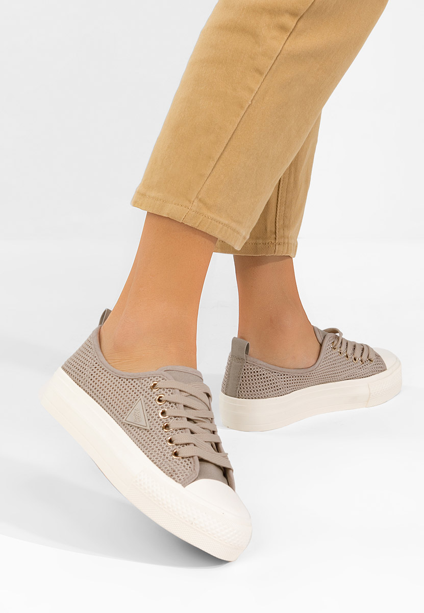 Tenisi dama Fanita kaki