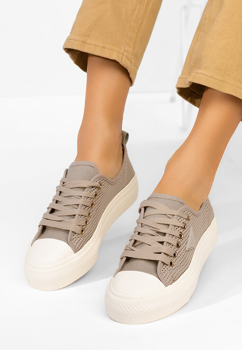 Tenisi dama Fanita kaki