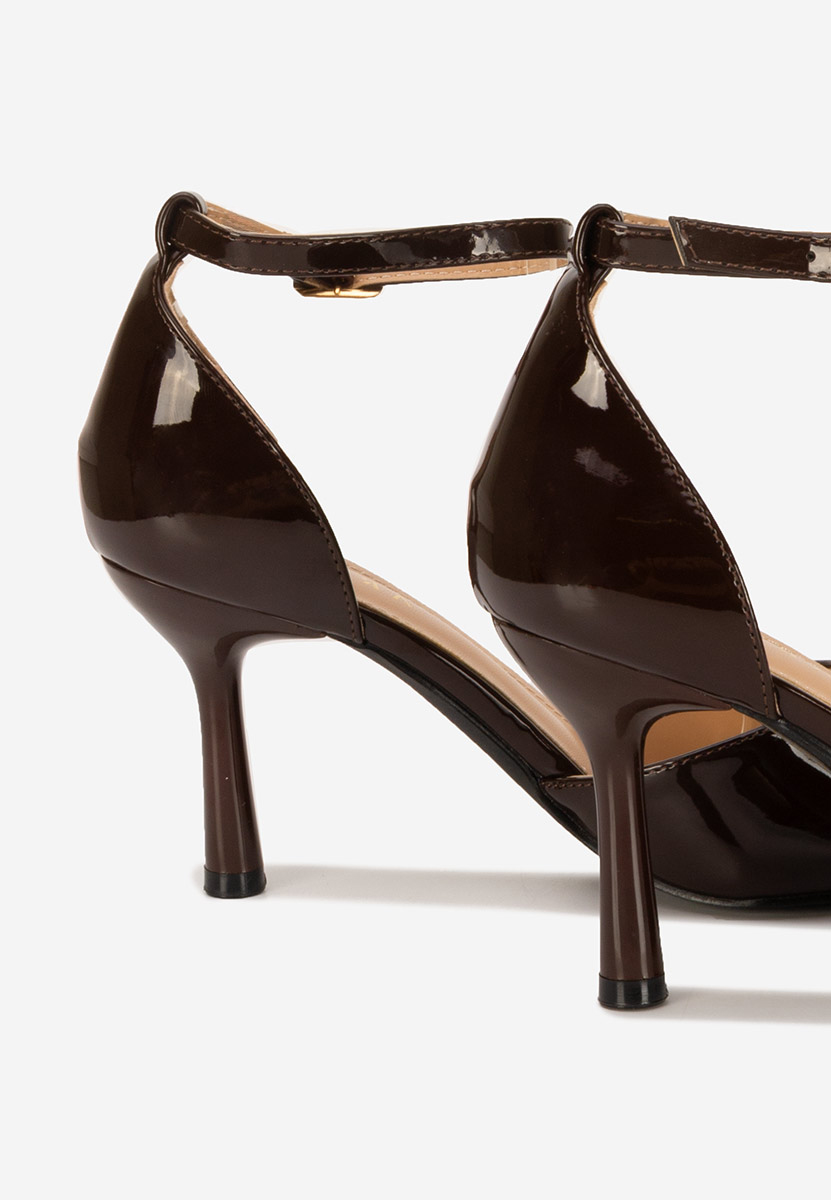 Pantofi cu toc lacuiti Carliena maro